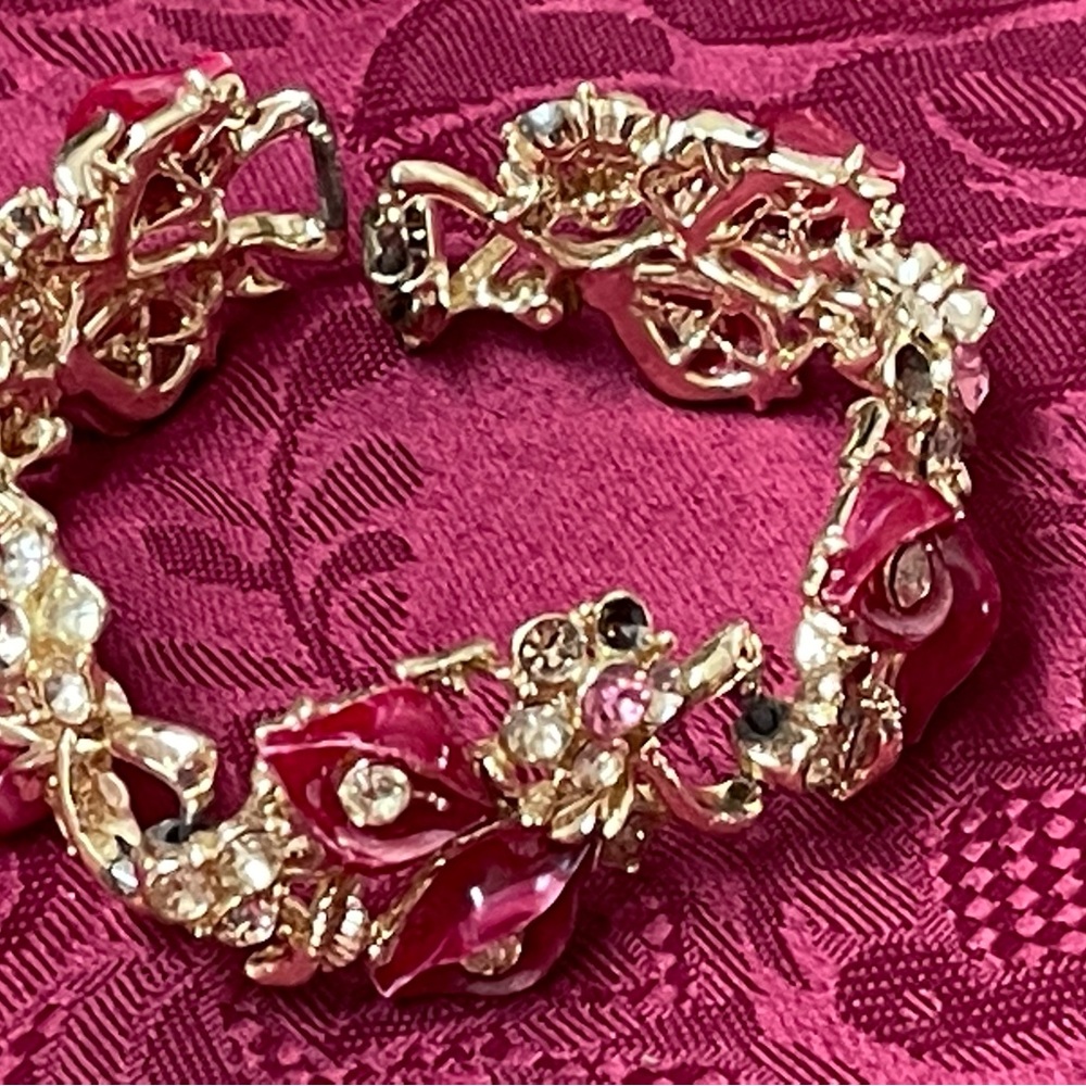 Vintage  Star  Signed Silver Tone And  Rhinestone Floral links 7 Inches Lenght.